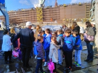 Elementary-School Pupils from Primorski Dolac Visit Shipyard