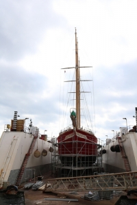 U dokovima se servisiraju tanker Kijac  i jahta Francesco Petrarca
